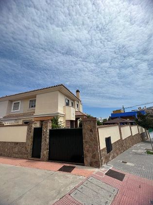 Foto 1 de Venta de casa en calle María Martínez Sierra de 5 habitaciones con terraza y piscina