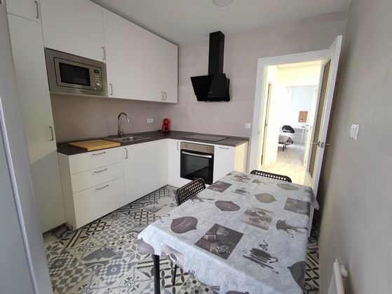 Foto 1 de Compartir piso en calle Padre Claret de 6 habitaciones con terraza y muebles