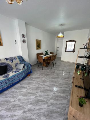 Foto 2 de Apartamento en alquiler en calle Ramon y Cajal de 3 habitaciones con muebles y balcón