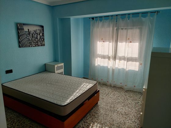 Foto 1 de Venta de piso en calle La Paz de 4 habitaciones con terraza y muebles