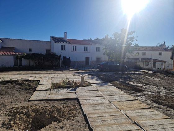 Foto 1 de Casa en venda a barrio Charcon de la Higuera de 4 habitacions amb terrassa i garatge