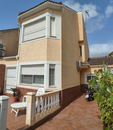 Foto 2 de Casa adosada en venta en calle Avda de la Vereda de 5 habitaciones con garaje y jardín