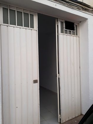 Foto 2 de Local en alquiler en calle Curro Guillen de 1 habitación y 20 m²