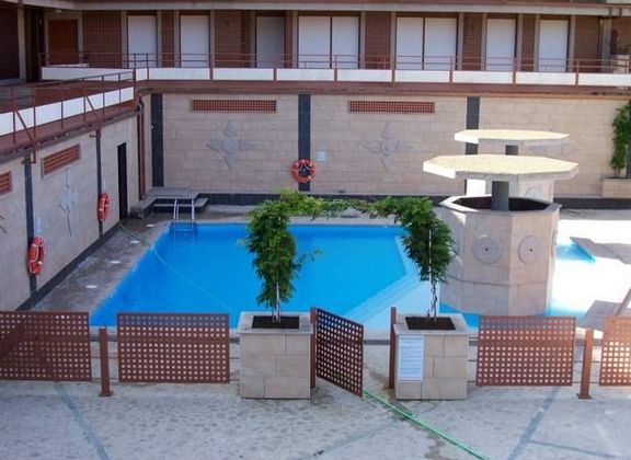 Foto 2 de Piso en venta en calle Cecilio López de Castro de 2 habitaciones con terraza y piscina