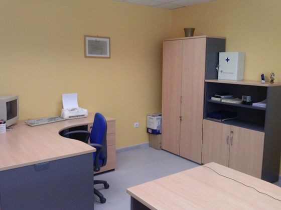 Foto 2 de Oficina en alquiler en calle Teixugueiras de 1 habitación y 40 m²