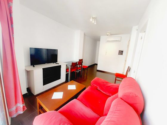 Foto 2 de Alquiler de apartamento en calle Cartagena de 2 habitaciones con muebles y balcón