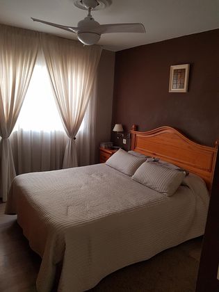 Foto 2 de Apartament en venda a calle Feria de Jerez de 4 habitacions amb terrassa i garatge