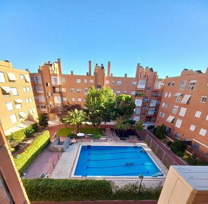 Foto 1 de Piso en venta en calle Del Valle de Pinares Llanos de 4 habitaciones con terraza y piscina