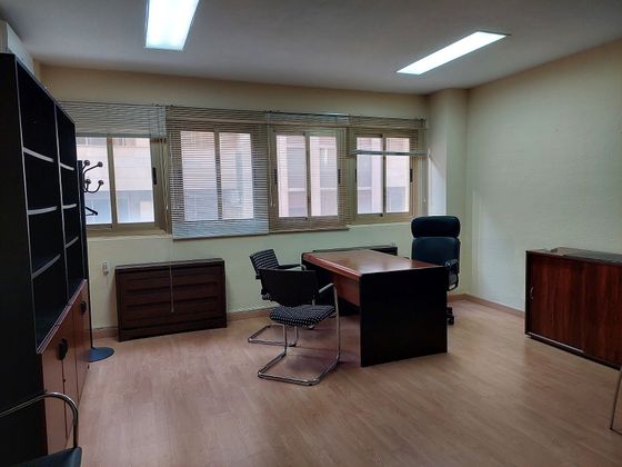 Foto 1 de Oficina en alquiler en calle Rosario de 1 habitación con muebles y aire acondicionado