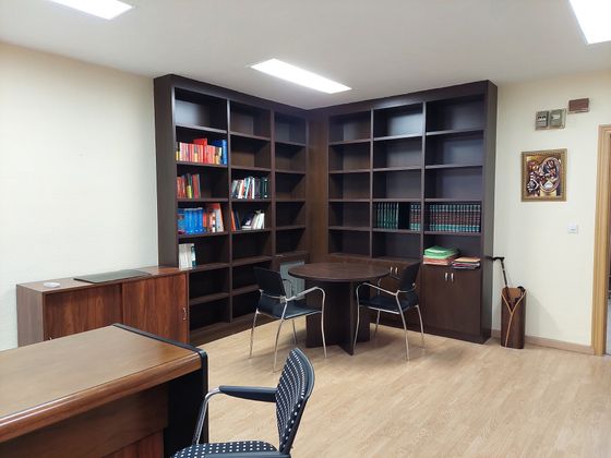 Foto 2 de Oficina en alquiler en calle Rosario de 1 habitación con muebles y aire acondicionado