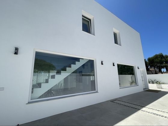 Foto 2 de Xalet en lloguer a calle Bahía de Cadiz de 6 habitacions i 280 m²