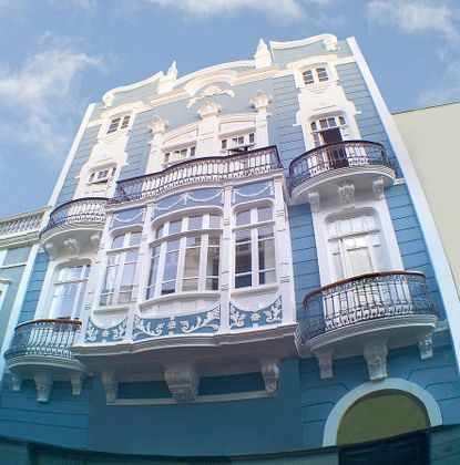 Foto 1 de Venta de casa en calle Domingo J Navarro de 9 habitaciones con terraza y balcón