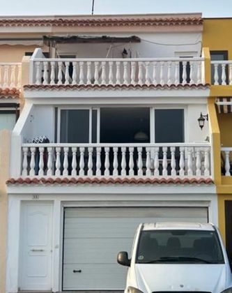 Foto 1 de Casa adosada en venta en calle Ibiza de 4 habitaciones con terraza y garaje