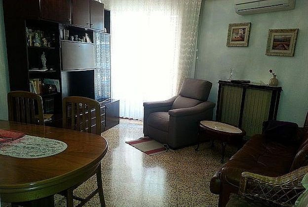 Foto 1 de Alquiler de piso en calle Tejares de 2 habitaciones con muebles