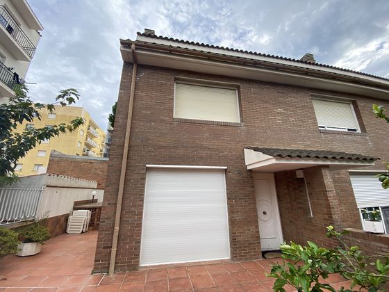 Foto 2 de Casa adossada en venda a calle Roger de Llúria de 4 habitacions amb garatge
