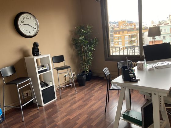 Foto 1 de Alquiler de oficina en calle Balmes con muebles y aire acondicionado