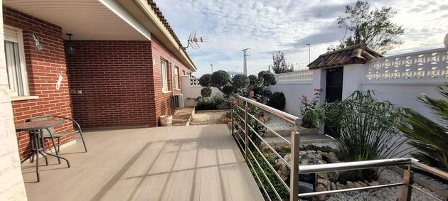 Foto 2 de Venta de casa en urbanización Sancho Ramirez de 4 habitaciones con terraza y piscina