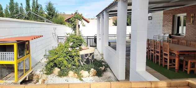 Foto 1 de Venta de casa en urbanización Sancho Ramirez de 4 habitaciones con terraza y piscina