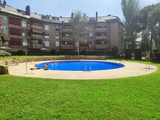 Foto 1 de Pis en venda a calle Puerto de Canencia de 4 habitacions amb terrassa i piscina