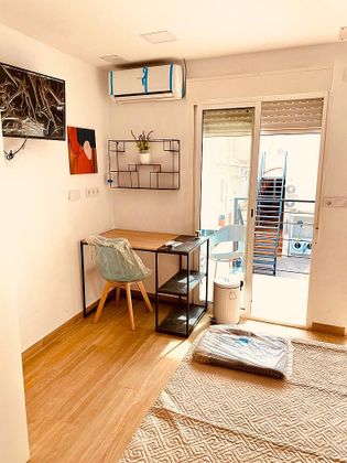 Foto 1 de Alquiler de estudio en calle Mayor de 1 habitación con terraza y muebles