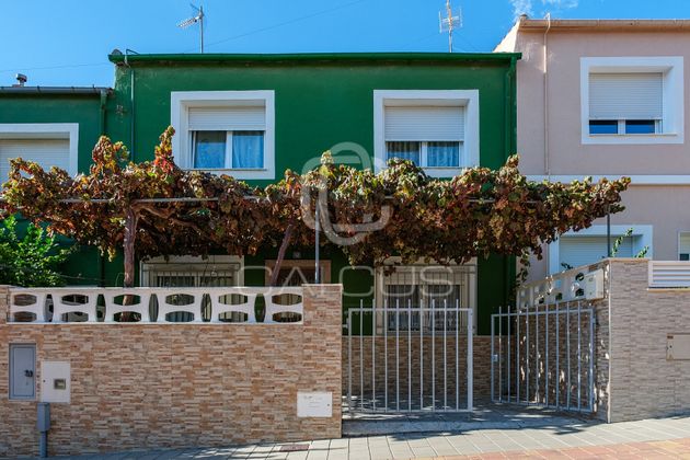 Foto 1 de Casa adossada en venda a pasaje Jose Carbonell de 5 habitacions amb garatge i calefacció
