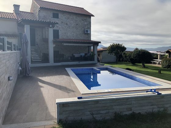Foto 2 de Casa en venda a barrio Camiño Do Outeiro de 5 habitacions amb terrassa i piscina