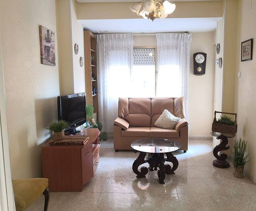 Foto 1 de Compartir apartamento en calle Lope de Rueda de 5 habitaciones con muebles y balcón