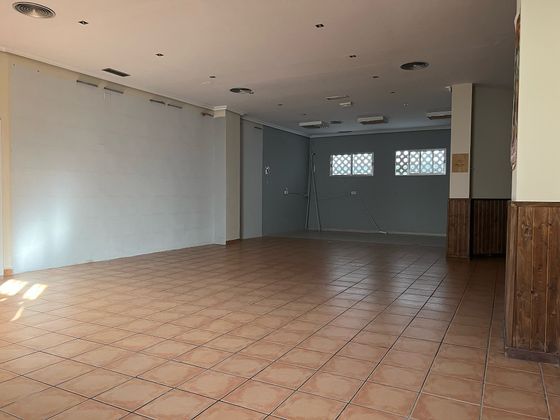 Foto 1 de Alquiler de local en calle Lamarque de Novoa de 136 m²