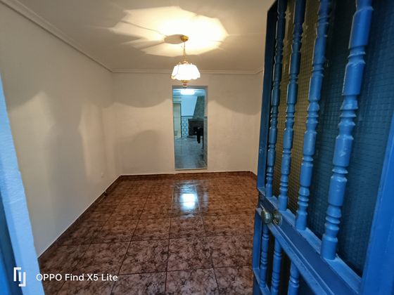 Foto 1 de Casa en venda a calle Cazorla de 5 habitacions i 107 m²