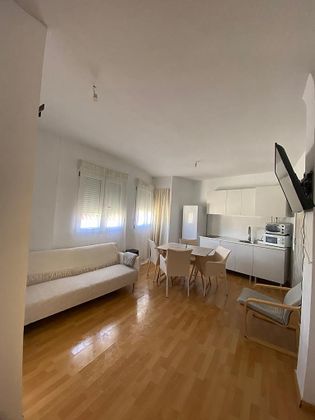 Foto 1 de Apartamento en alquiler en calle Cervantes de 1 habitación y 42 m²