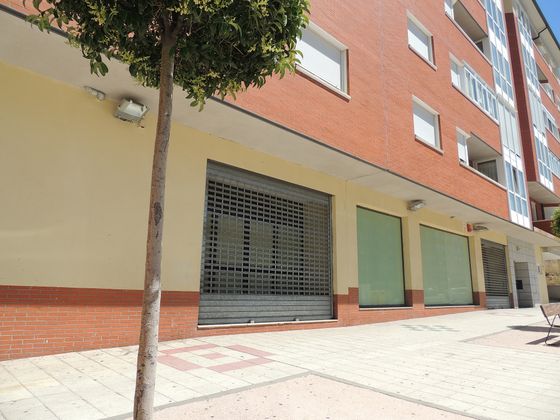 Foto 1 de Alquiler de local en calle Agustín Rodríguez Sahagún de 8 habitaciones con garaje