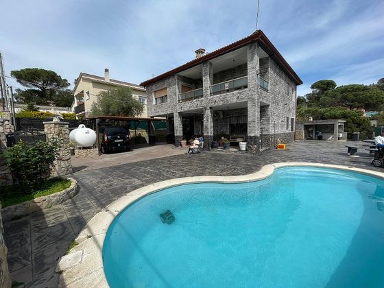 Foto 1 de Venta de chalet en calle Calella de 6 habitaciones con terraza y piscina
