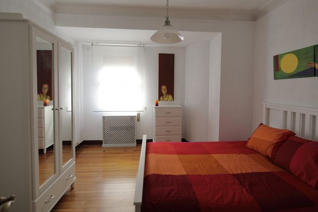 Foto 2 de Pis en venda a plaza Praza Fonte Dos Ranchos de 3 habitacions amb mobles i aire acondicionat