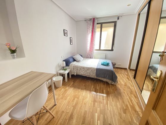 Foto 1 de Compartir pis a calle Regidores de 5 habitacions amb mobles i calefacció