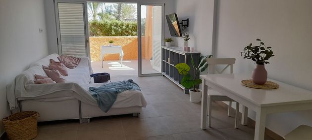 Foto 1 de Apartamento en venta en calle Aguadulce de 2 habitaciones con terraza y piscina