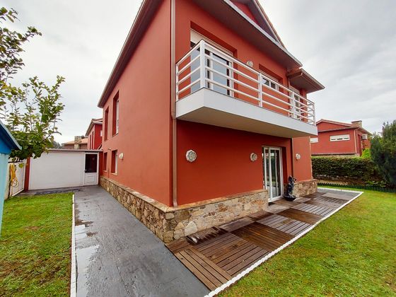 Foto 1 de Casa en venda a calle A Valexa de 5 habitacions amb garatge i jardí
