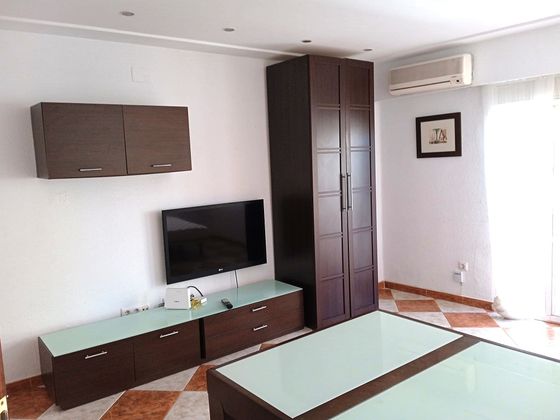 Foto 2 de Compartir piso en avenida Divino Maestro de 4 habitaciones con muebles y balcón