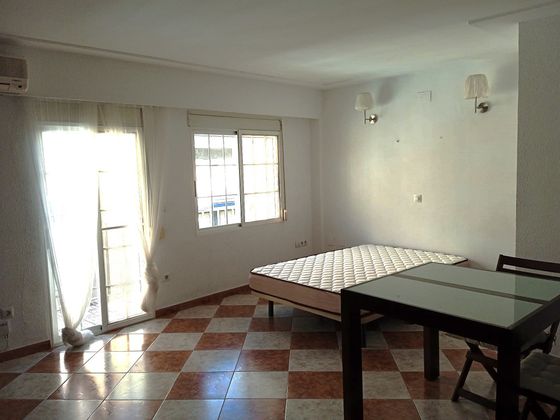 Foto 1 de Compartir pis a avenida Divino Maestro de 4 habitacions amb mobles i balcó
