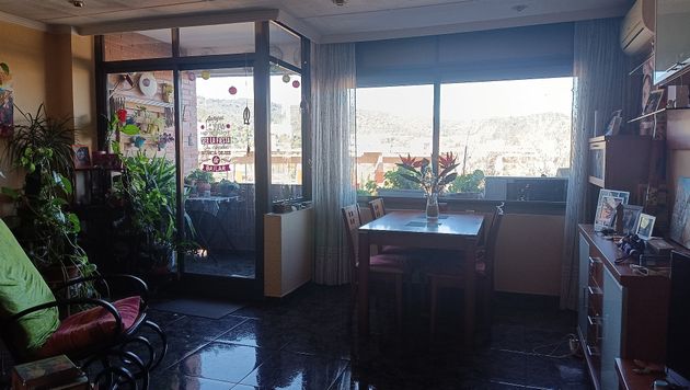 Foto 2 de Pis en venda a calle Josep Sangenís de 3 habitacions amb terrassa i aire acondicionat