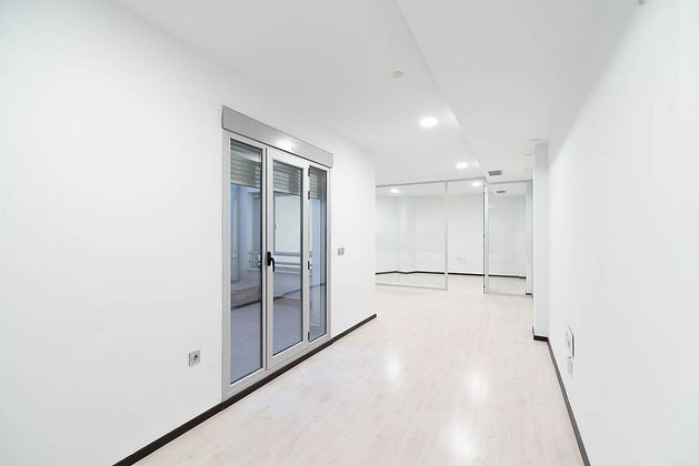 Foto 1 de Alquiler de oficina en calle Tejares de 2 habitaciones con aire acondicionado y calefacción