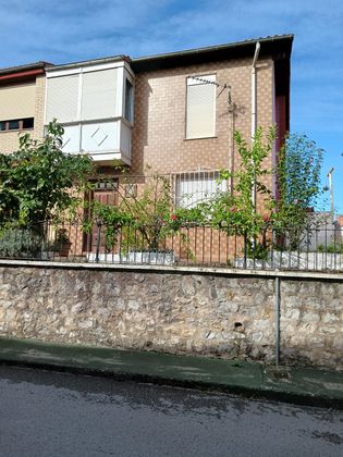 Foto 2 de Casa adossada en venda a calle Santa Teresa de 3 habitacions amb terrassa i jardí