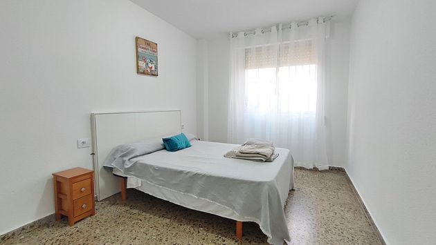 Foto 2 de Venta de piso en calle Blasco Ibáñez de 3 habitaciones con terraza y muebles