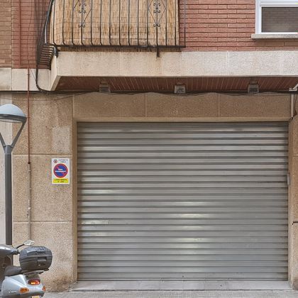 Foto 1 de Venta de local en calle Extremadura con garaje