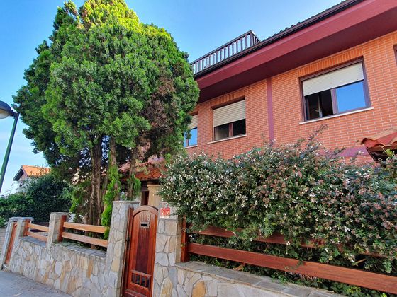 Foto 2 de Casa adossada en venda a calle Errotalde de 4 habitacions amb terrassa i garatge