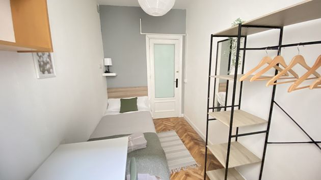 Foto 2 de Compartir pis a calle Asturias de 7 habitacions amb mobles i calefacció