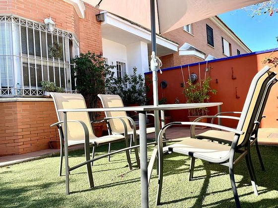Foto 2 de Casa adossada en venda a avenida Aljarafe de 4 habitacions i 143 m²