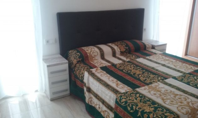 Foto 2 de Apartament en lloguer a calle Castella de 3 habitacions amb garatge i mobles