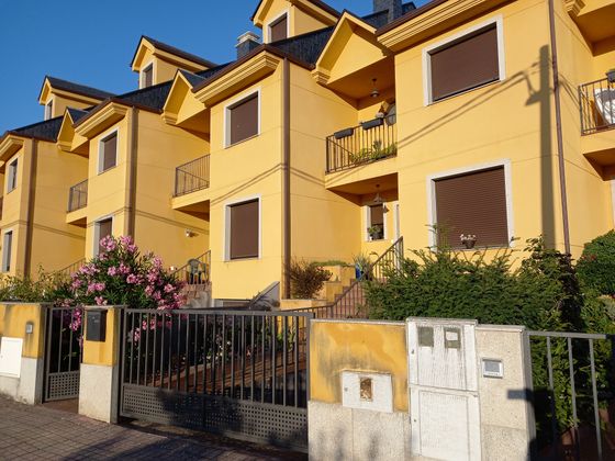 Foto 1 de Casa adosada en venta en calle San Bartolo de 4 habitaciones con terraza y garaje