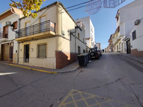 Foto 1 de Casa en venta en calle Reyes Católicos de 6 habitaciones con terraza y muebles