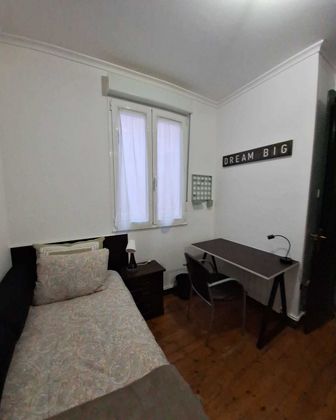 Foto 1 de Compartir piso en calle Cabrales de 4 habitaciones y 83 m²